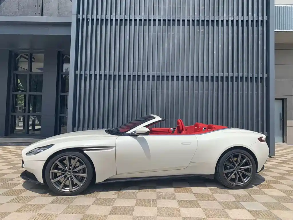 Aston Martin DB11 — фото 2