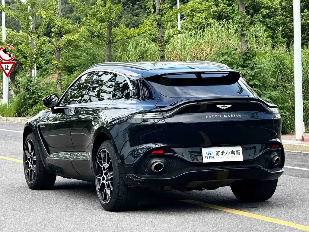 Aston Martin DBX — фото 6