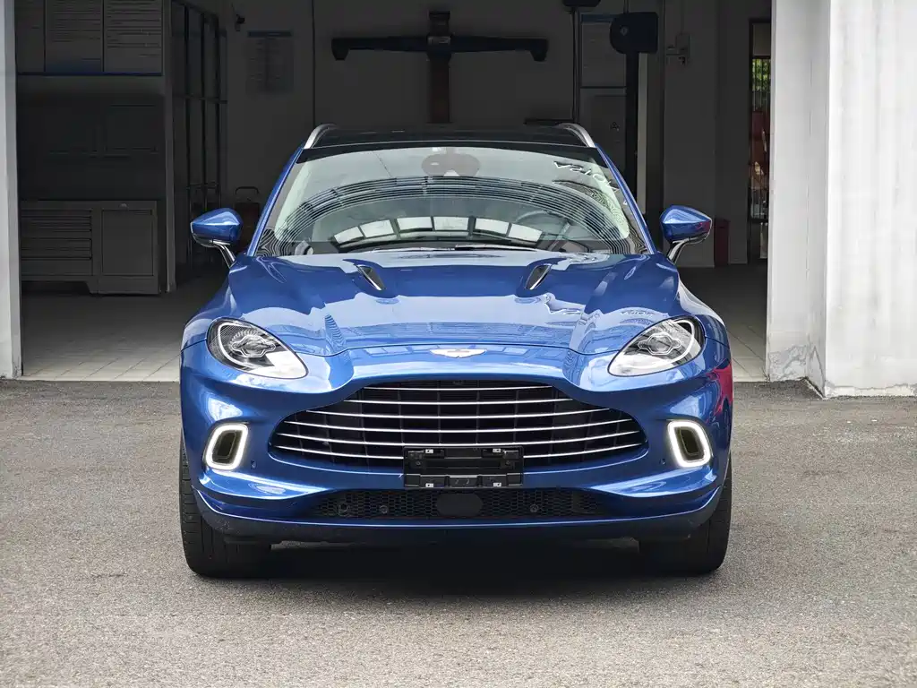Aston Martin DBX — фото 2