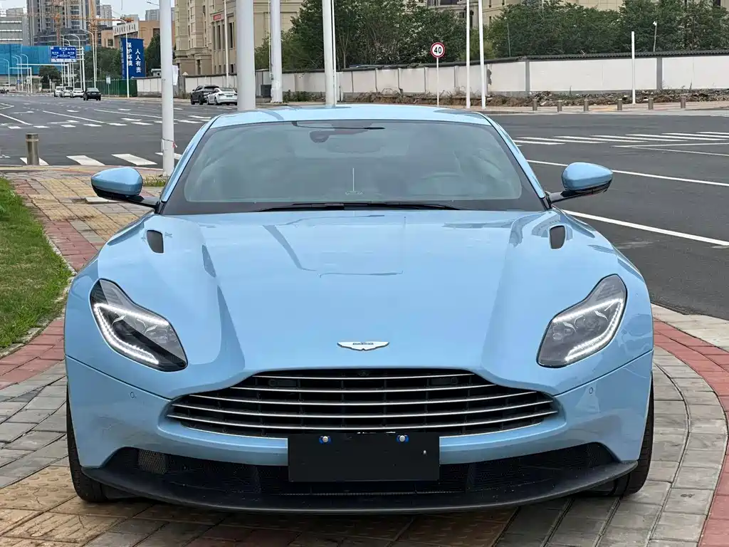 Aston Martin DB11 — фото 2