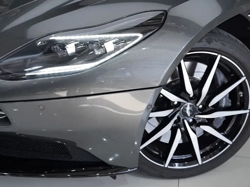 Aston Martin DB11 — фото 2