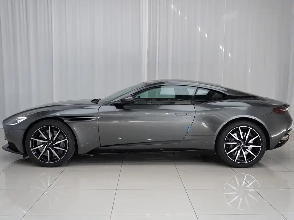 Aston Martin DB11 — фото 4