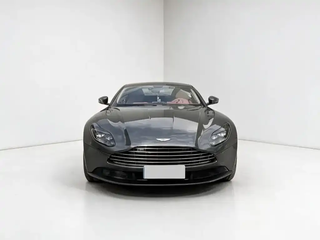 Aston Martin DB11 — фото 2