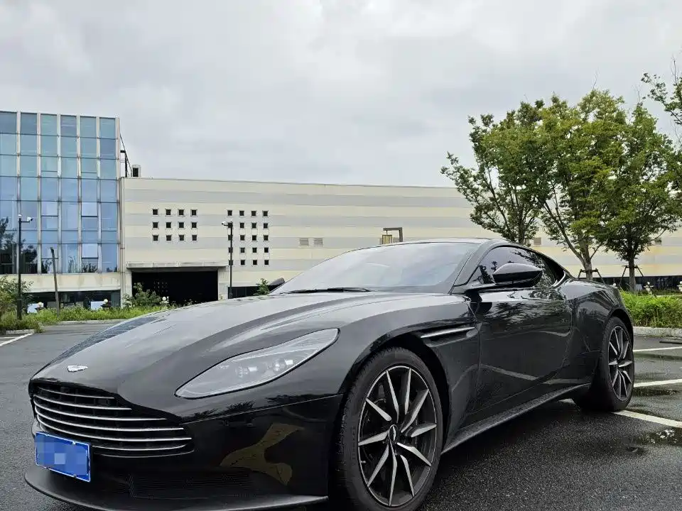 Aston Martin DB11 — фото 3