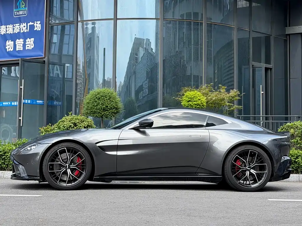 Aston Martin V8 Vantage — фото 5