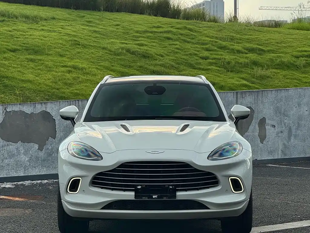 Aston Martin DBX — фото 3
