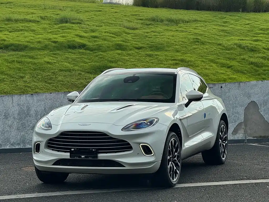 Aston Martin DBX — фото 4