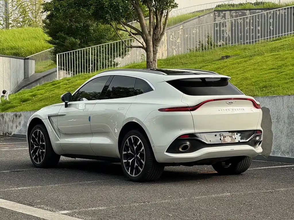 Aston Martin DBX — фото 7