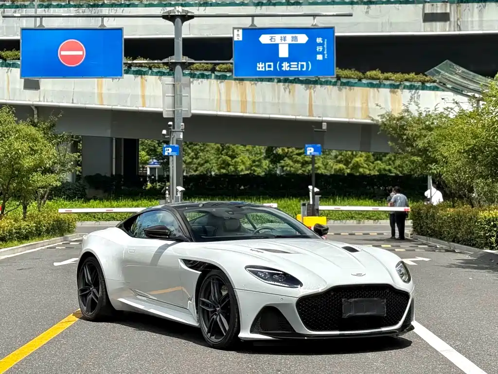 Aston Martin DBS — фото 2