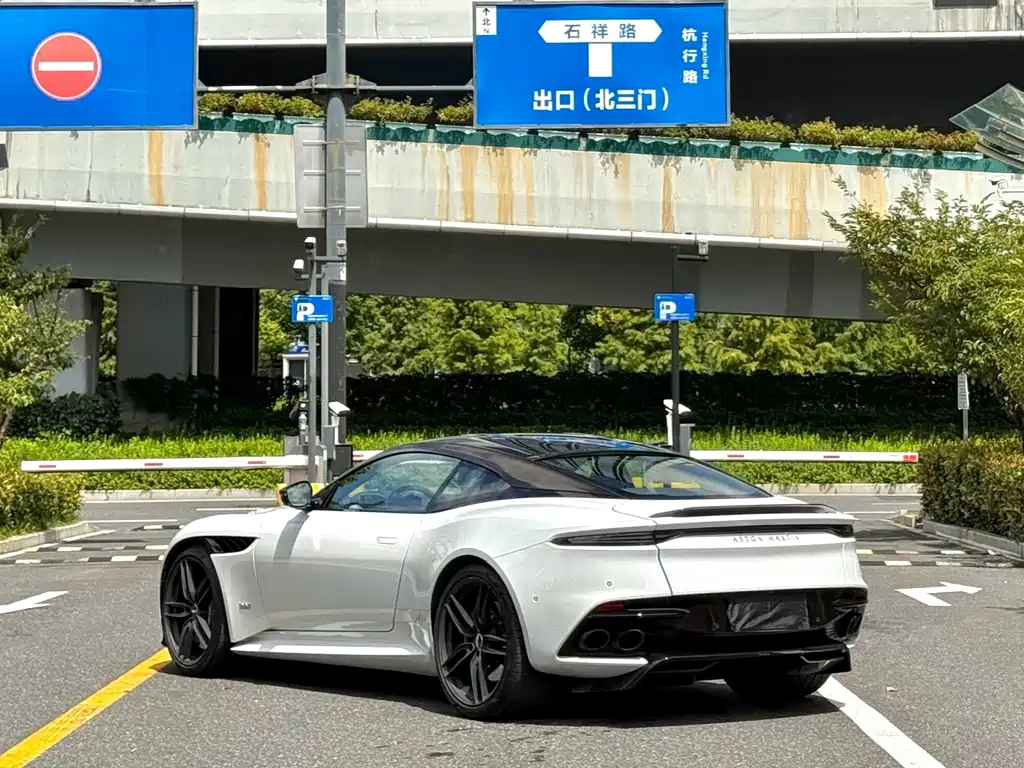 Aston Martin DBS — фото 9