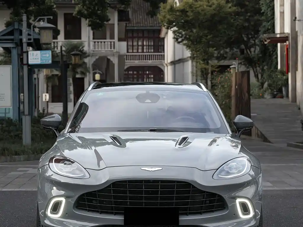 Aston Martin DBX — фото 2
