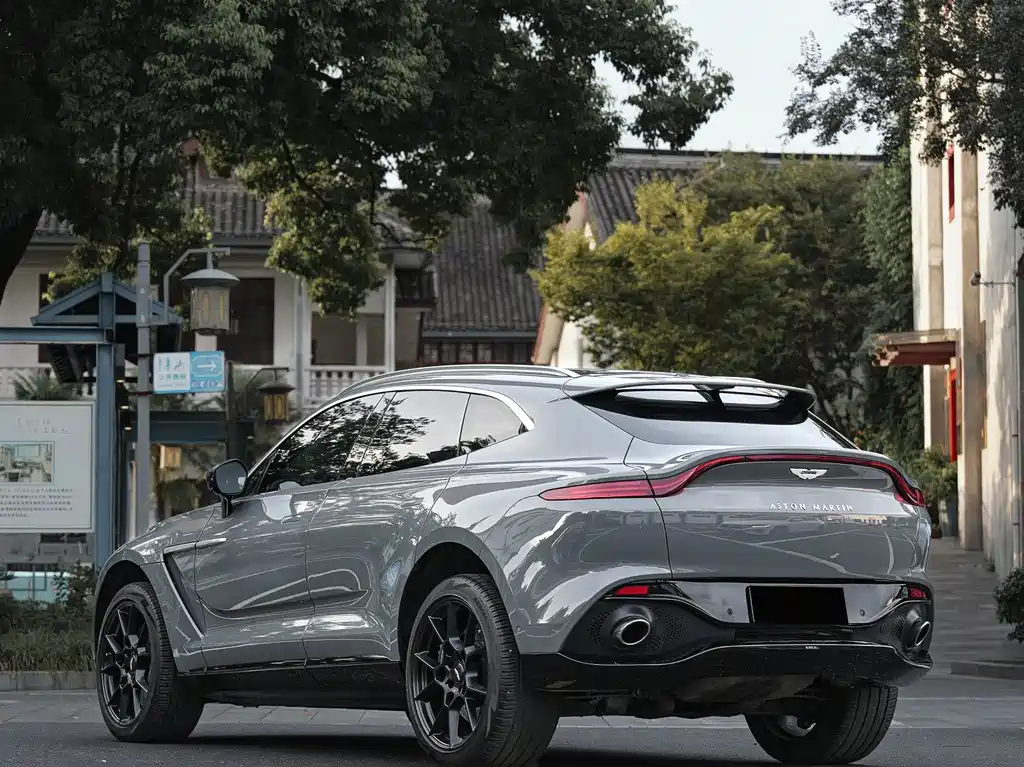 Aston Martin DBX — фото 3
