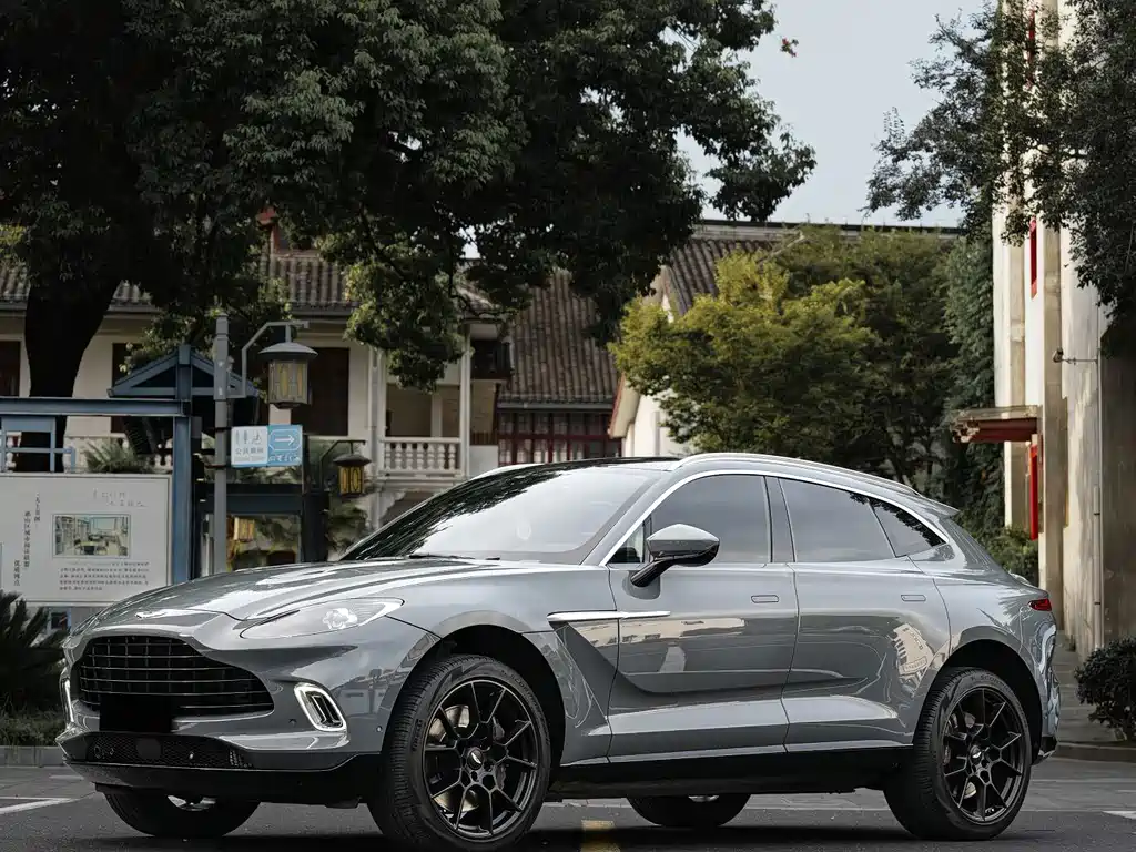 Aston Martin DBX