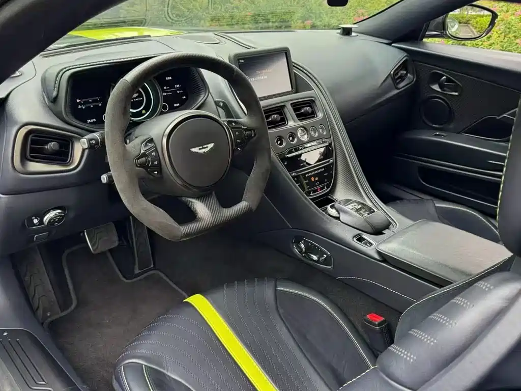 Aston Martin DB11 — фото 2