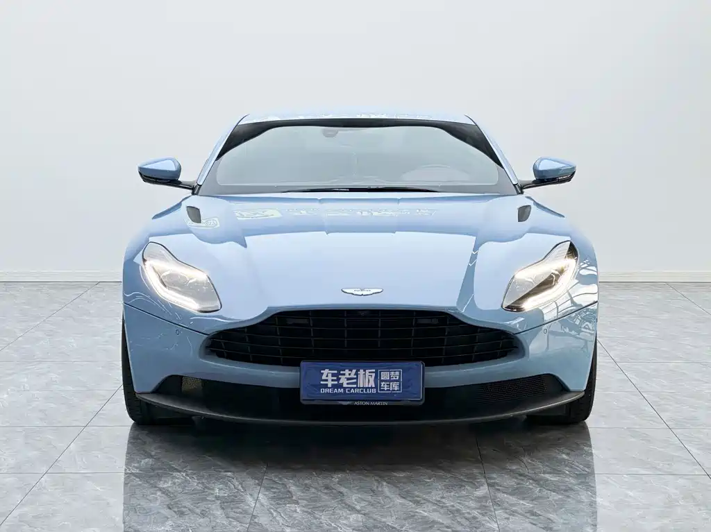 Aston Martin DB11 — фото 2