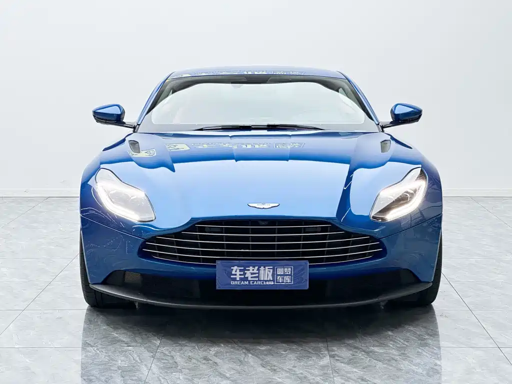 Aston Martin DB11 — фото 2