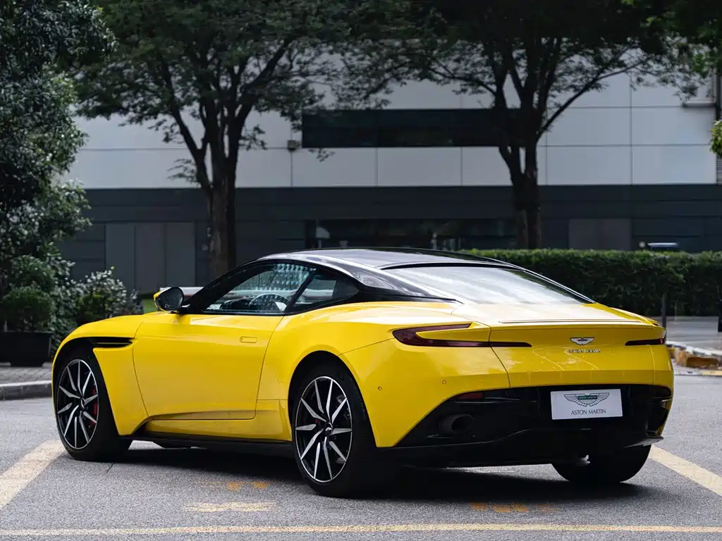 Aston Martin DB11 — фото 5