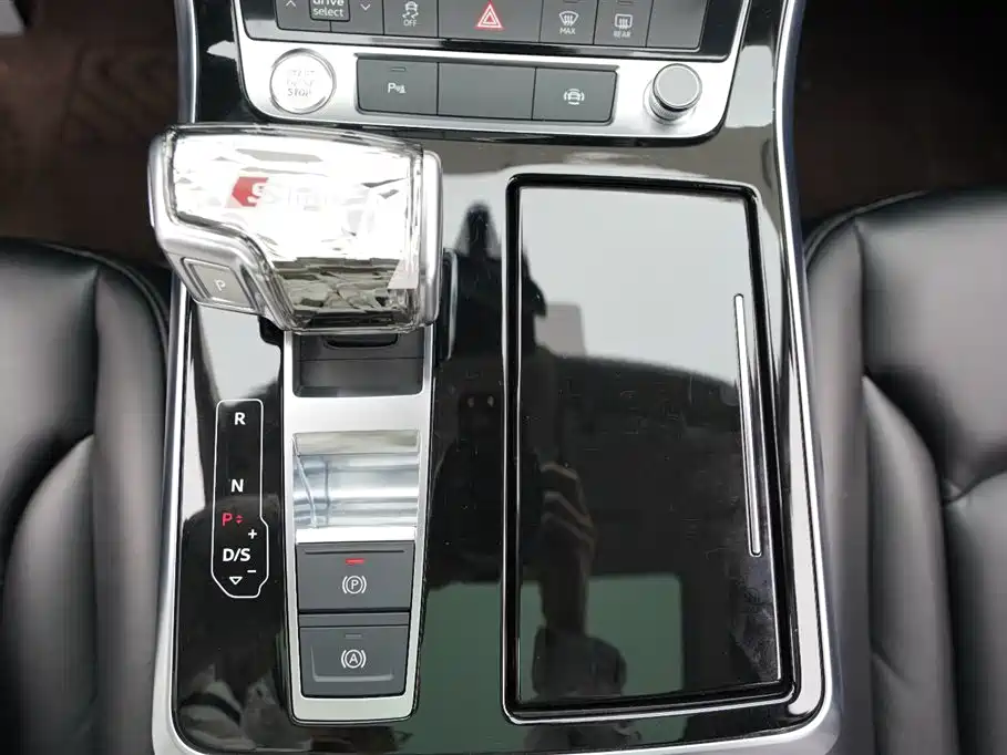 Audi Q7 — фото 10