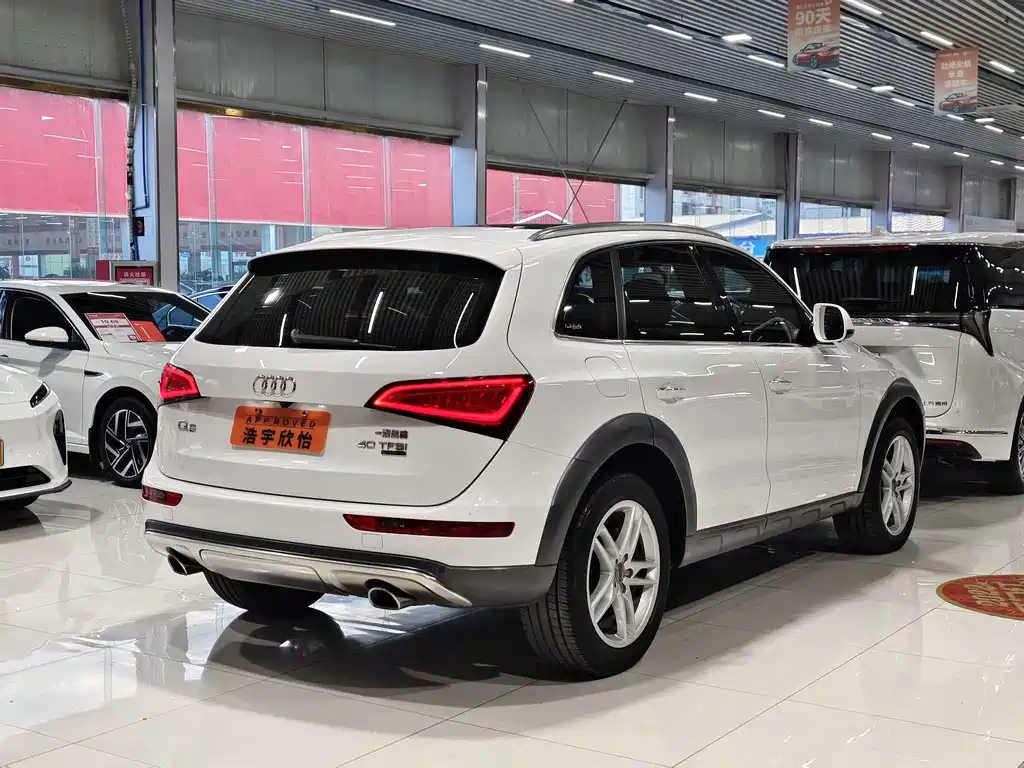 Audi Q5 — фото 6