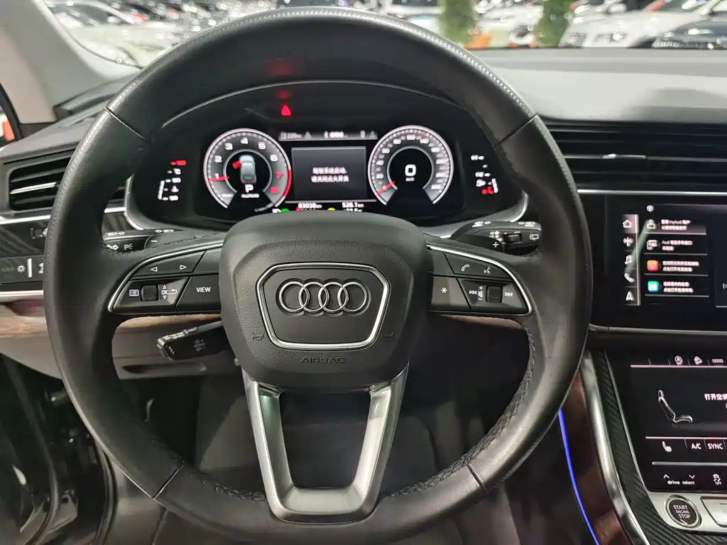 Audi Q7 — фото 11