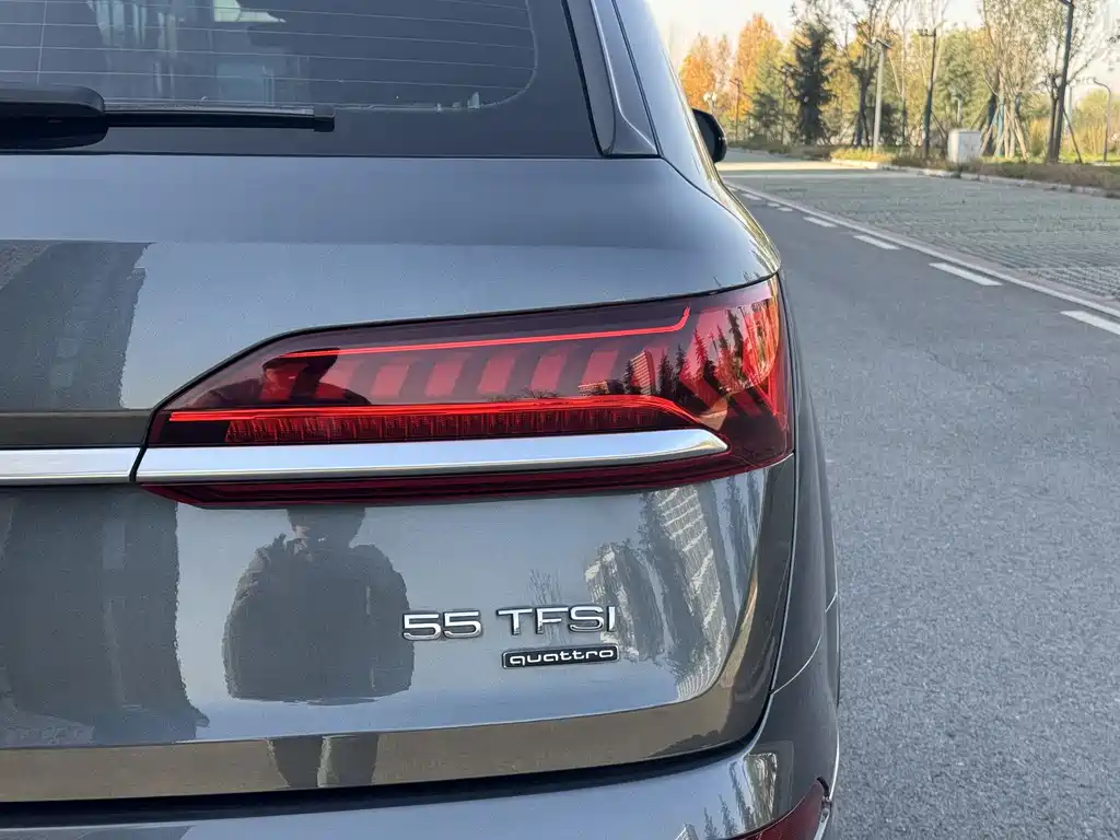 Audi Q7 — фото 16