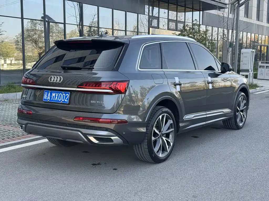 Audi Q7 — фото 8