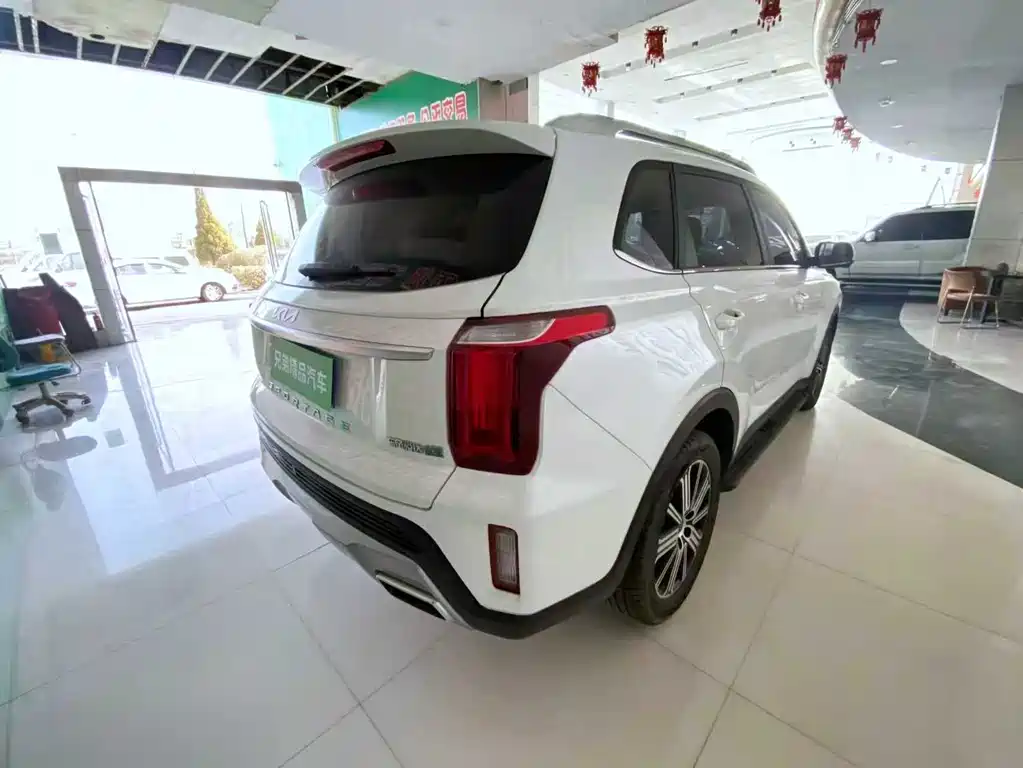 Kia Sportage — фото 8