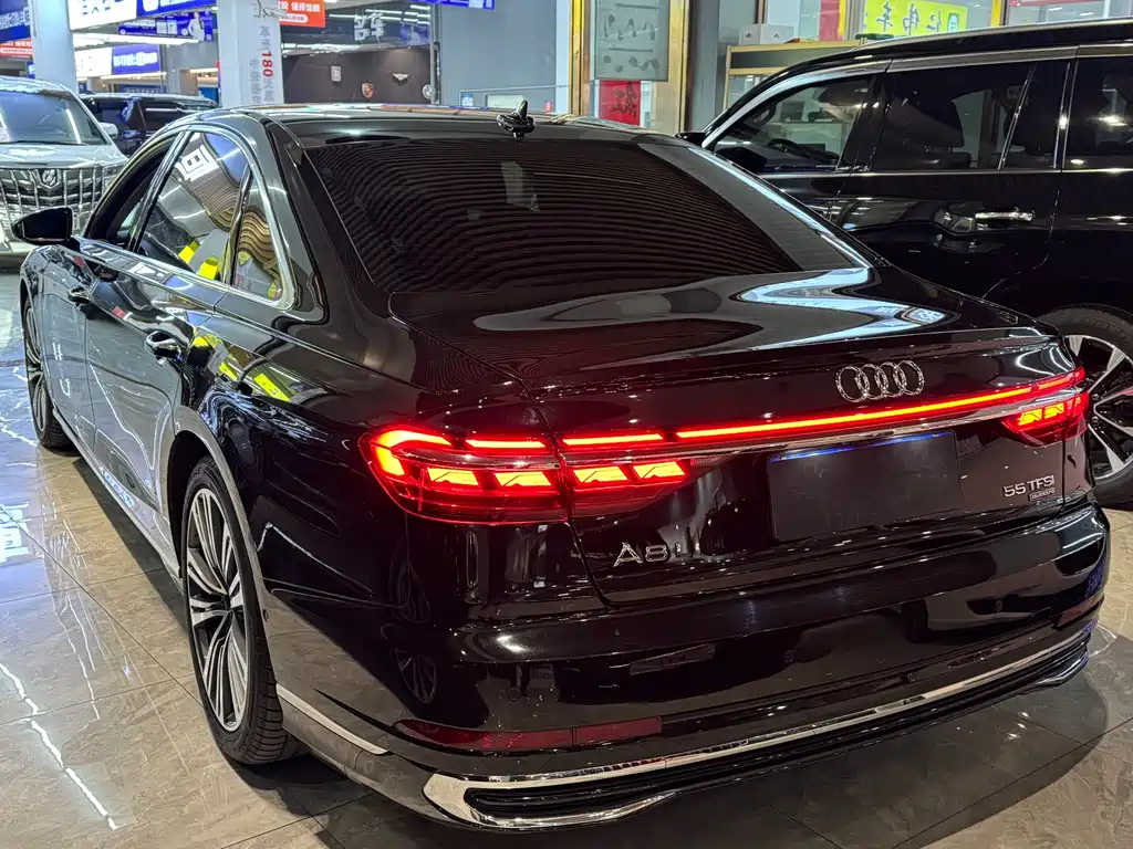 Audi A8 — фото 15