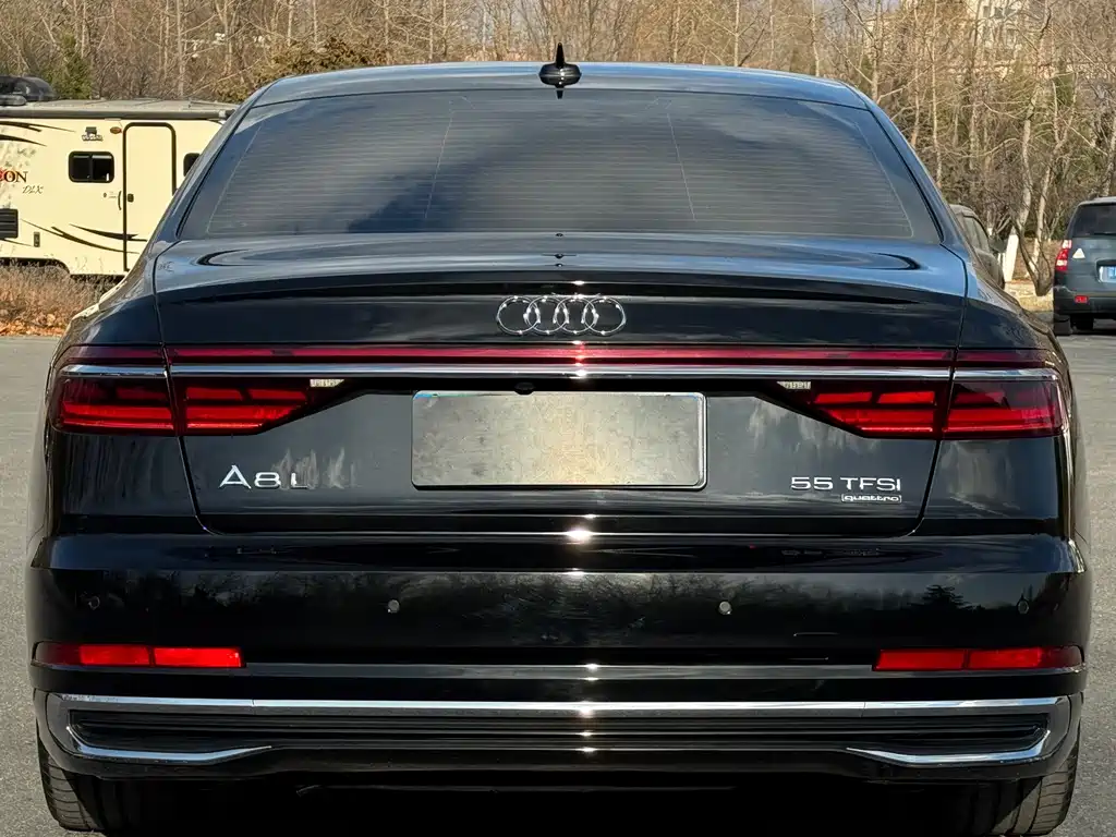 Audi A8 — фото 4