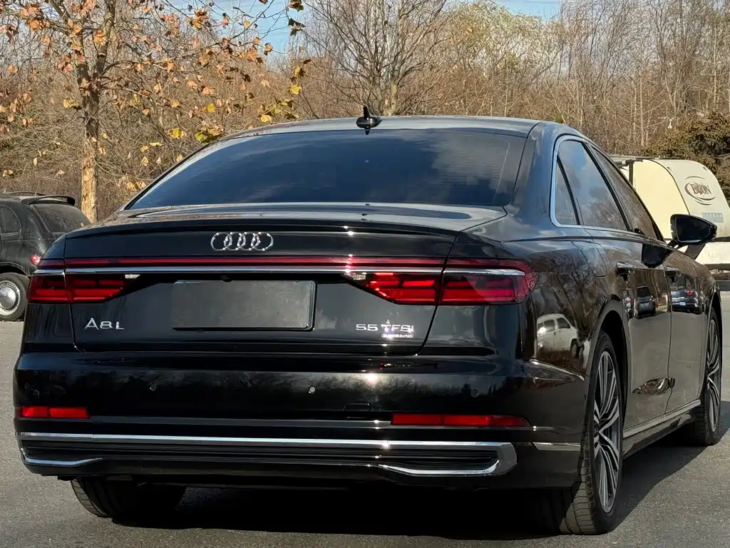 Audi A8 — фото 5