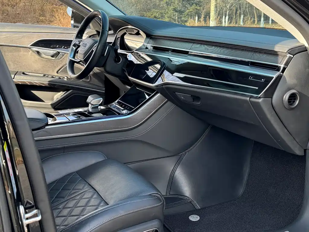 Audi A8 — фото 9