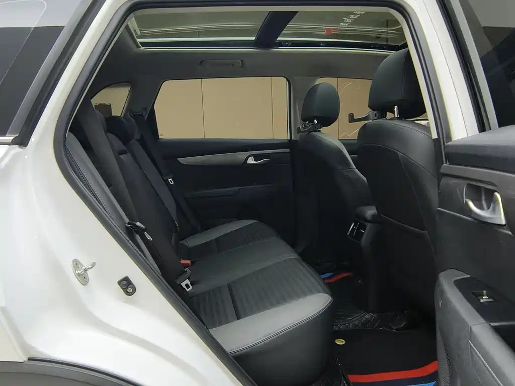 Kia Sportage — фото 11