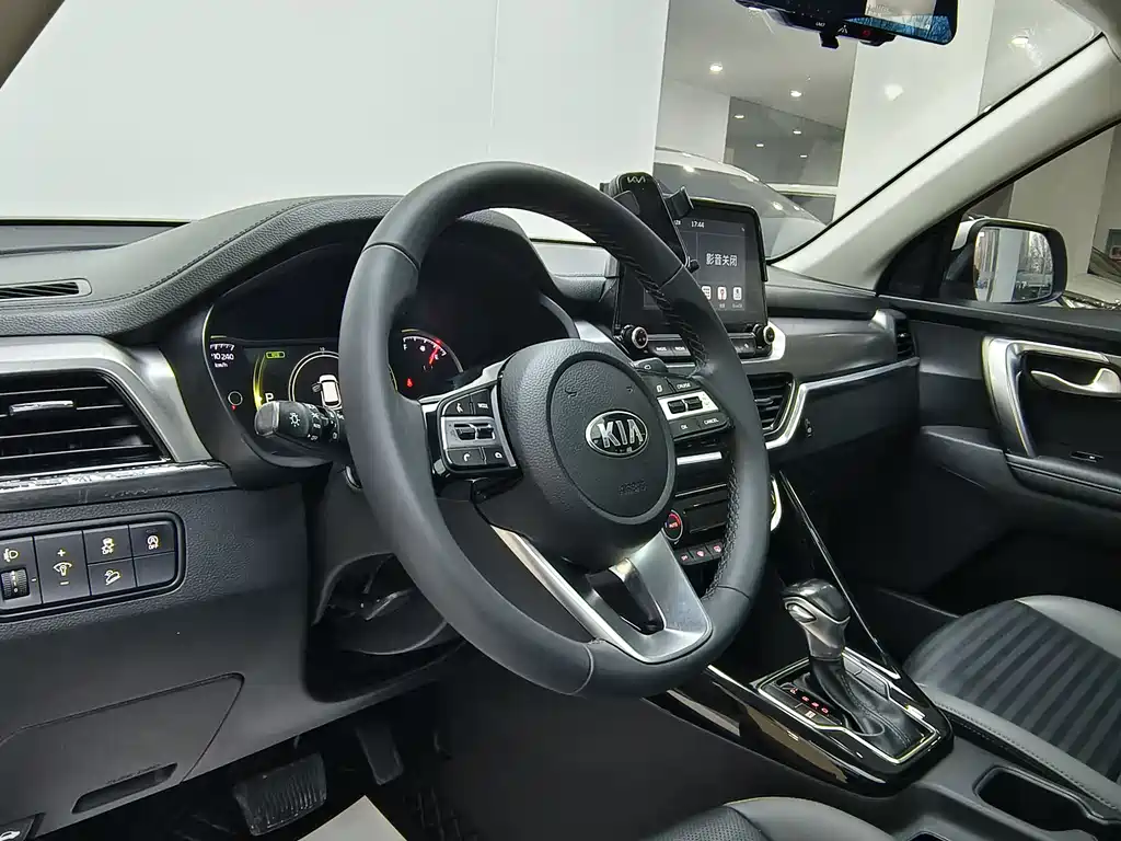 Kia Sportage — фото 13