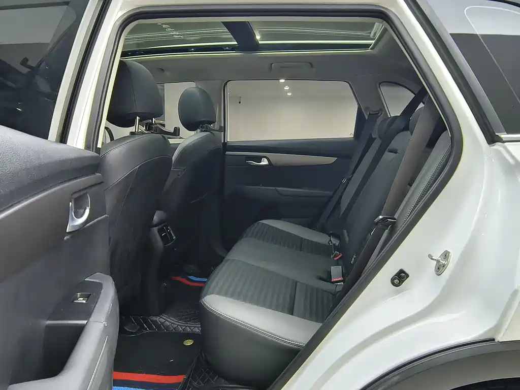 Kia Sportage — фото 9