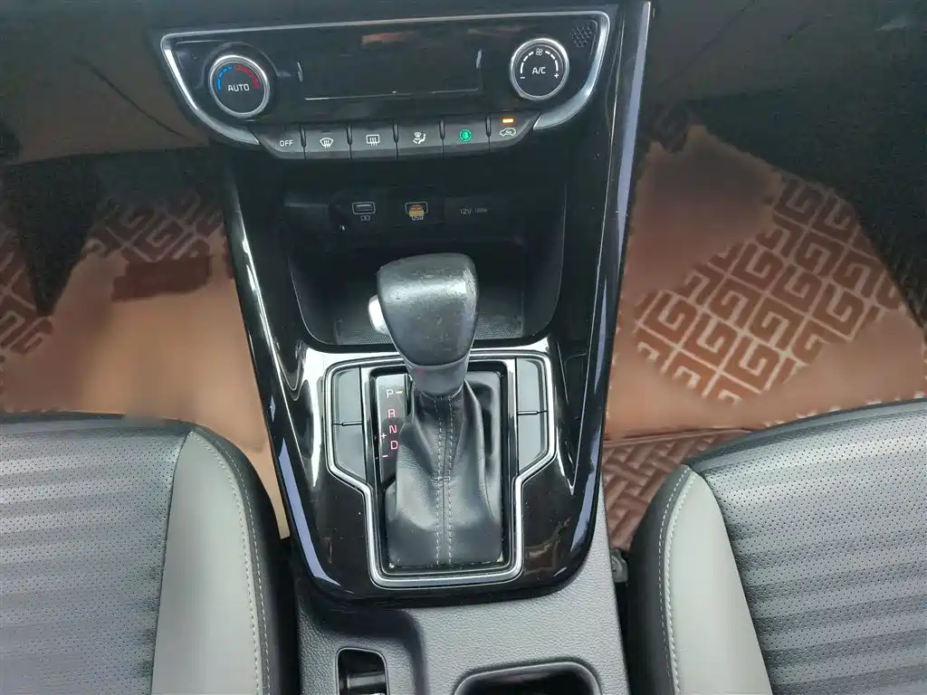 Kia Sportage — фото 9