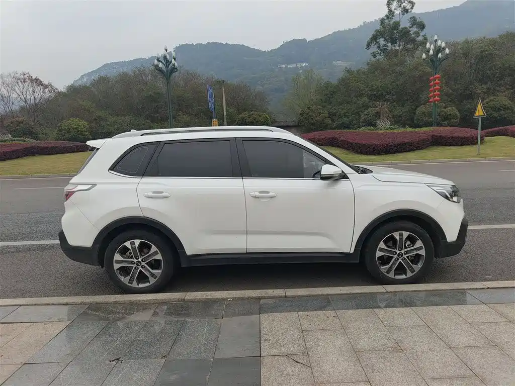 Kia Sportage — фото 10