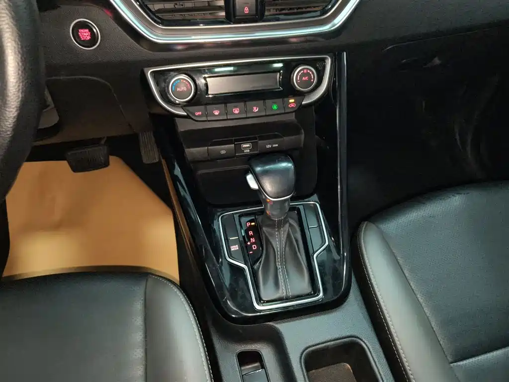 Kia Sportage — фото 14