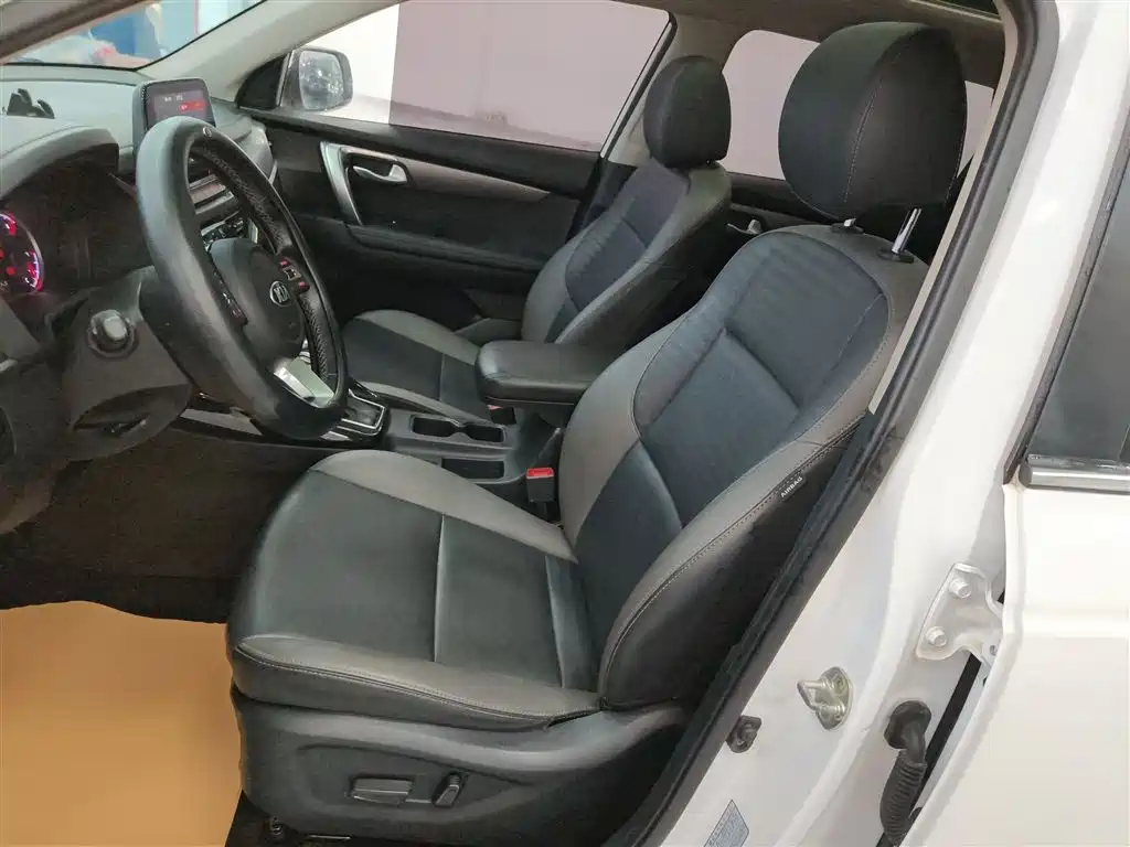 Kia Sportage — фото 15
