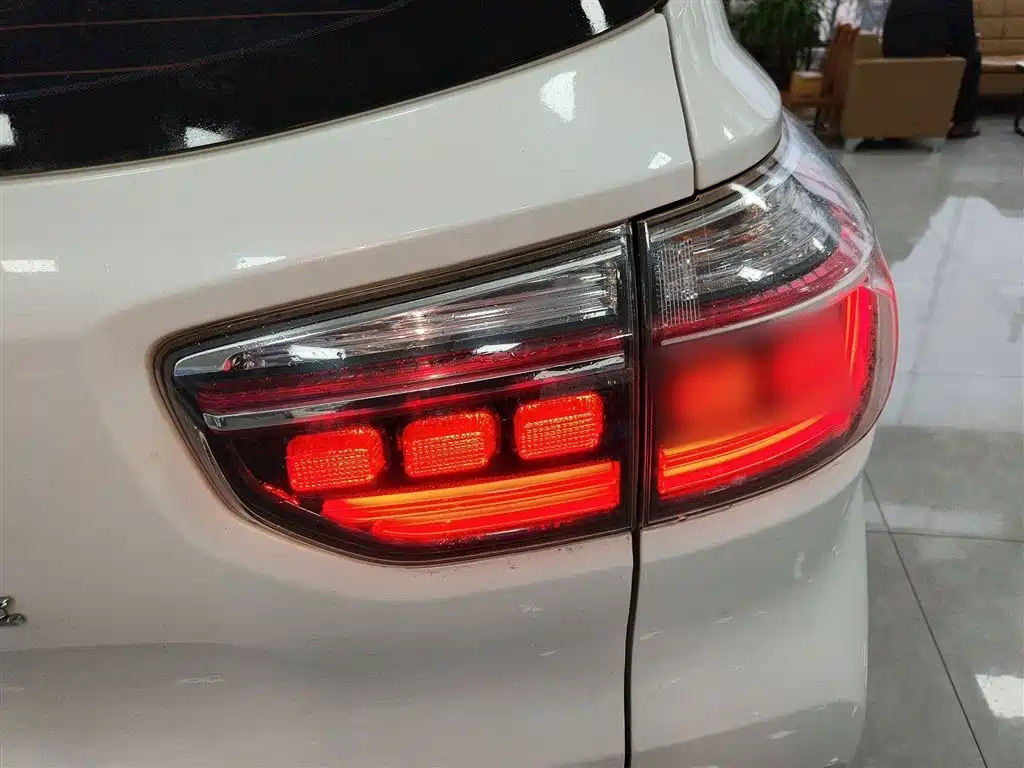 Kia Sportage — фото 8