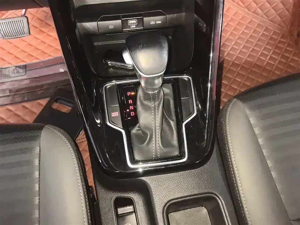 Kia Sportage — фото 10