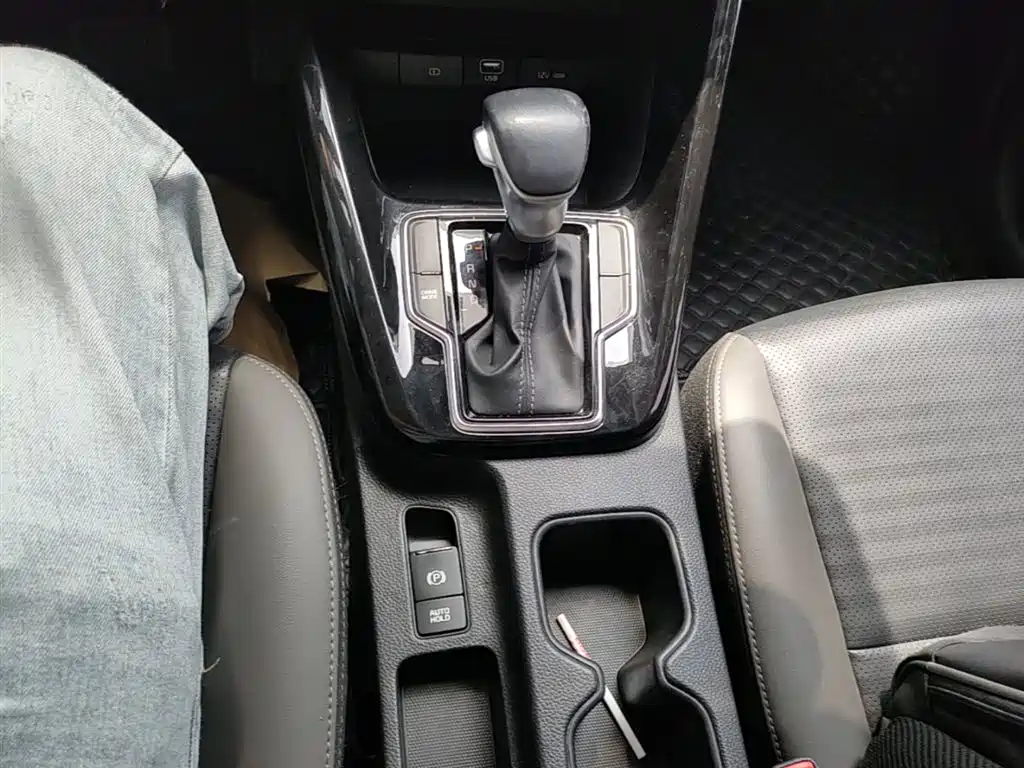 Kia Sportage — фото 14