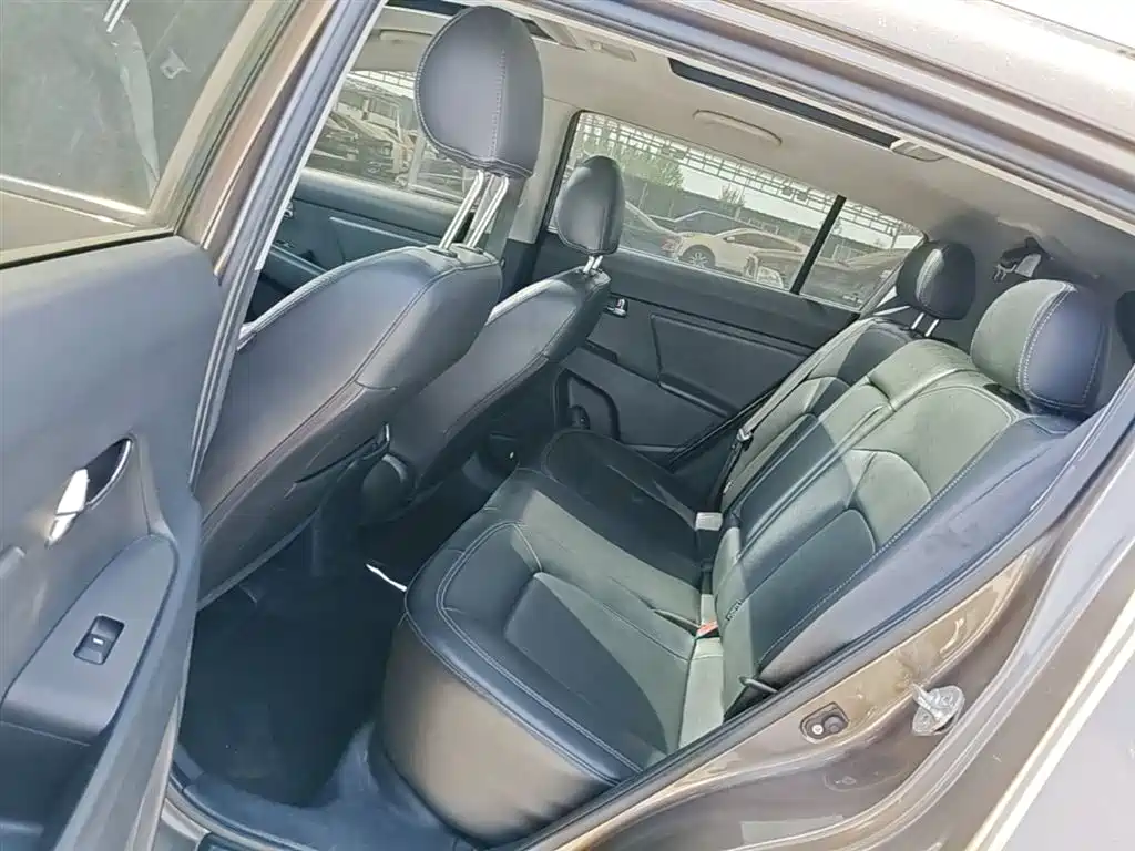 Kia Sportage — фото 17
