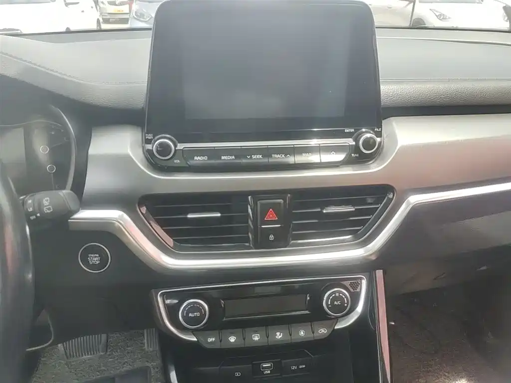 Kia Sportage — фото 13
