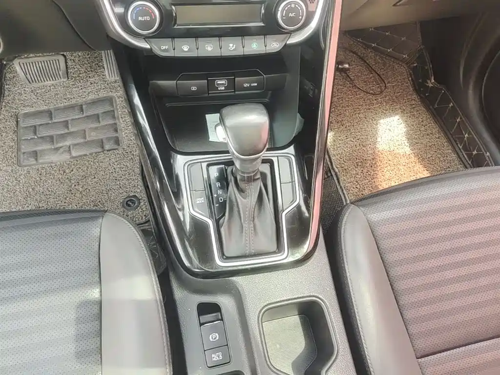 Kia Sportage — фото 14