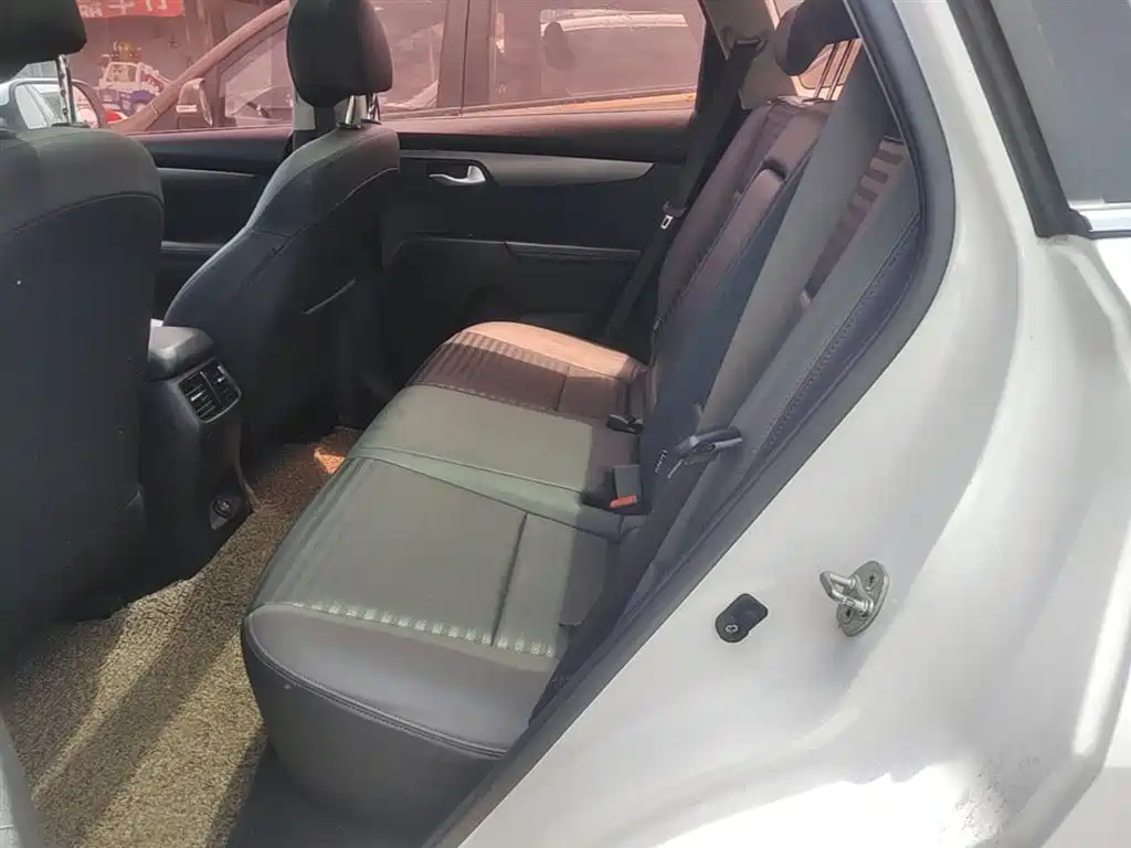Kia Sportage — фото 17
