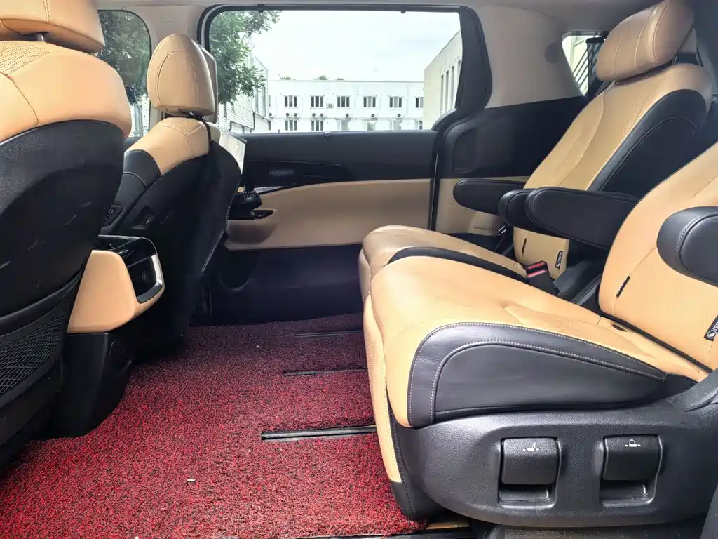 Kia Carnival — фото 11