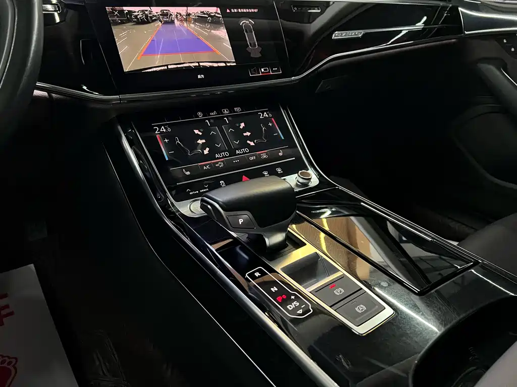 Audi A8 — фото 11