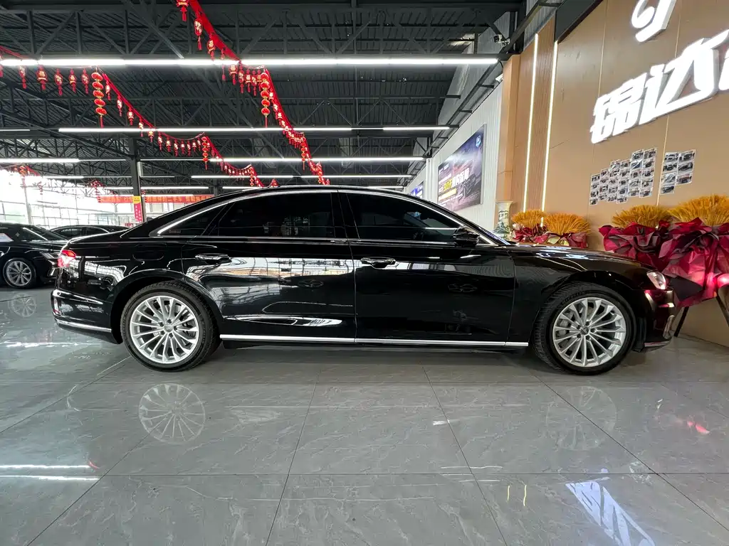 Audi A8 — фото 4