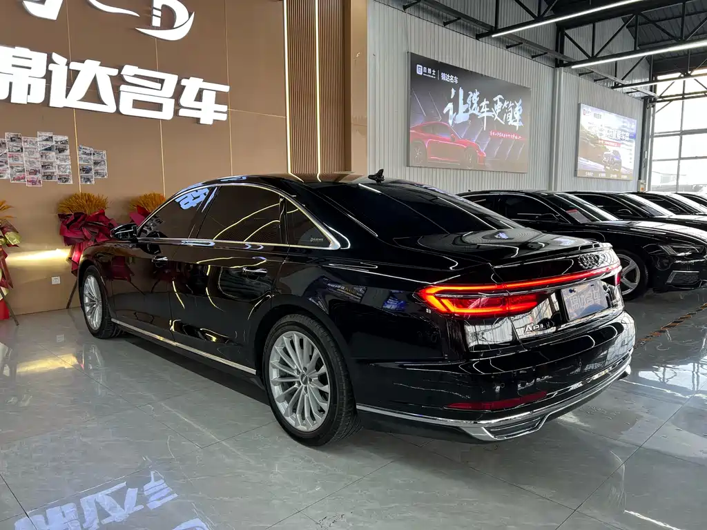 Audi A8 — фото 5