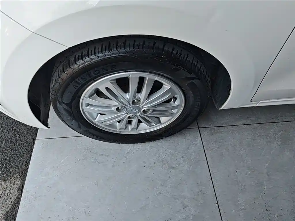 Kia Huanchi — фото 23